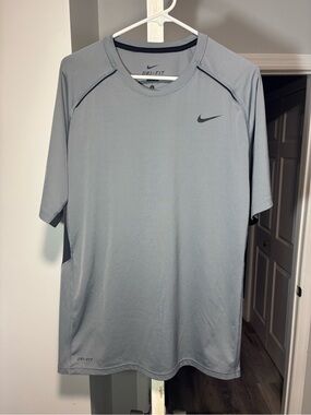 Nike Dri-Fit Men's Short Sleeve Shirt Fitted Gray Large Athletic Running Grey